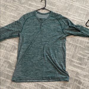 Lululemon men’s gray Henley long sleeve Tee. New